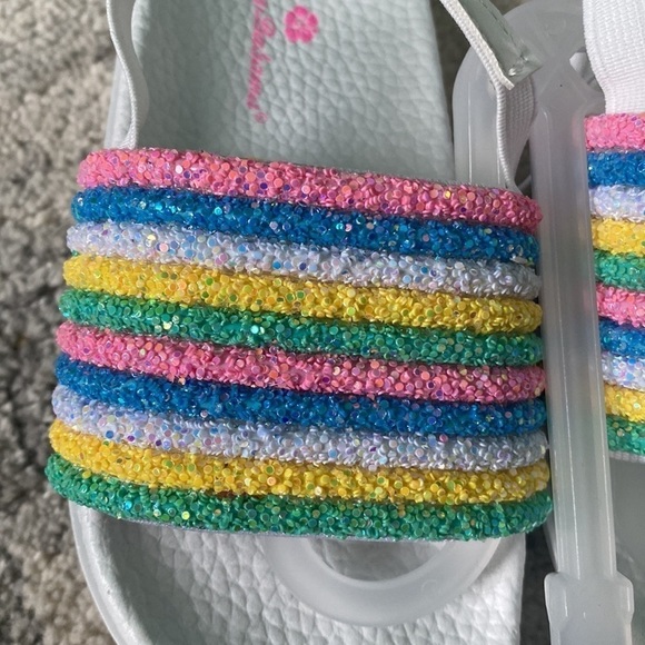 Tommy Bahama Youth Size 9 & 6 Sandals - Picture 3 of 6